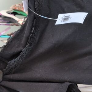 171: old Navy lace trim tee NEW